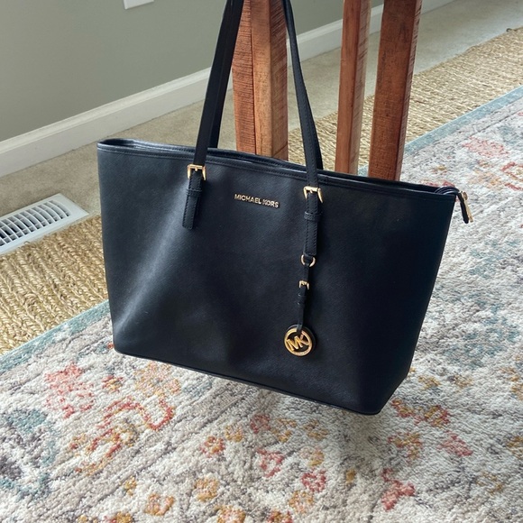 Michael Kors Jet Set Black Tote with Gold Accents - Picture 3 of 10